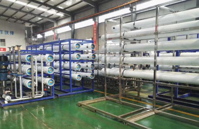 工業(yè)<a href=http://m.zuoyuanfen.cn/fstcjssb/ target=_blank class=infotextkey>反滲透凈水設(shè)備</a>展示